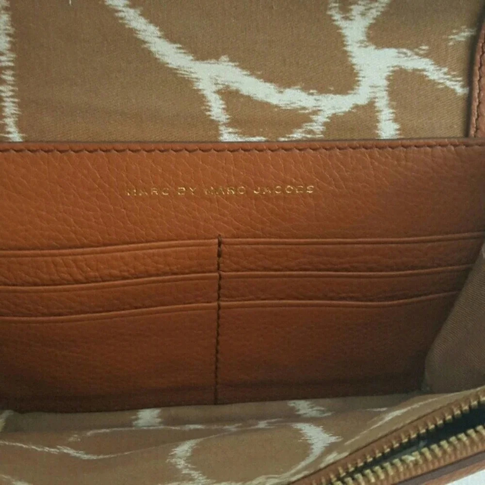 Marc by Marc Jacobs tan leather crossbody/clutch - Picture 3 of 4